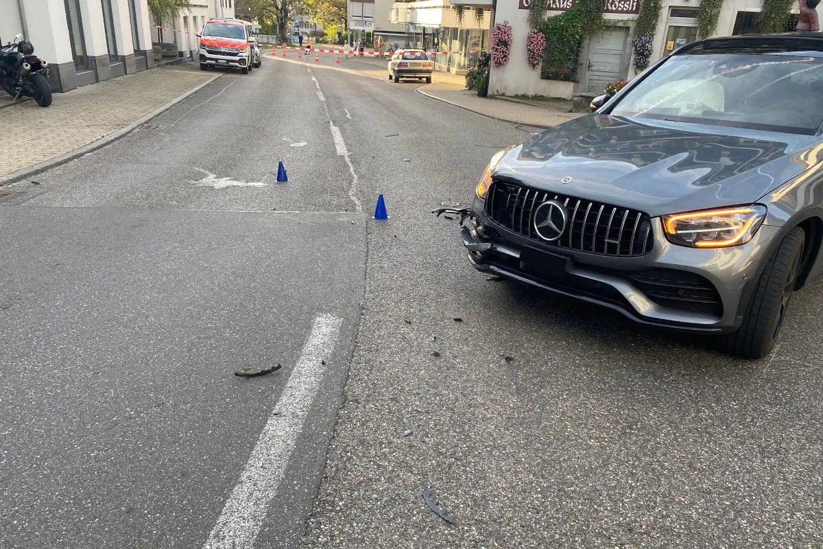 Oberägeri ZG – Kollision zwischen Auto und Motorrad