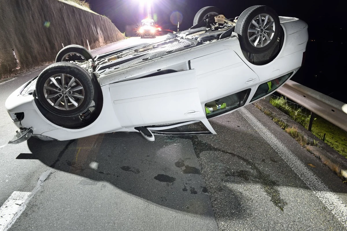 Littau LU - Junger Autofahrer baut unter Alkoholeinfluss Unfall