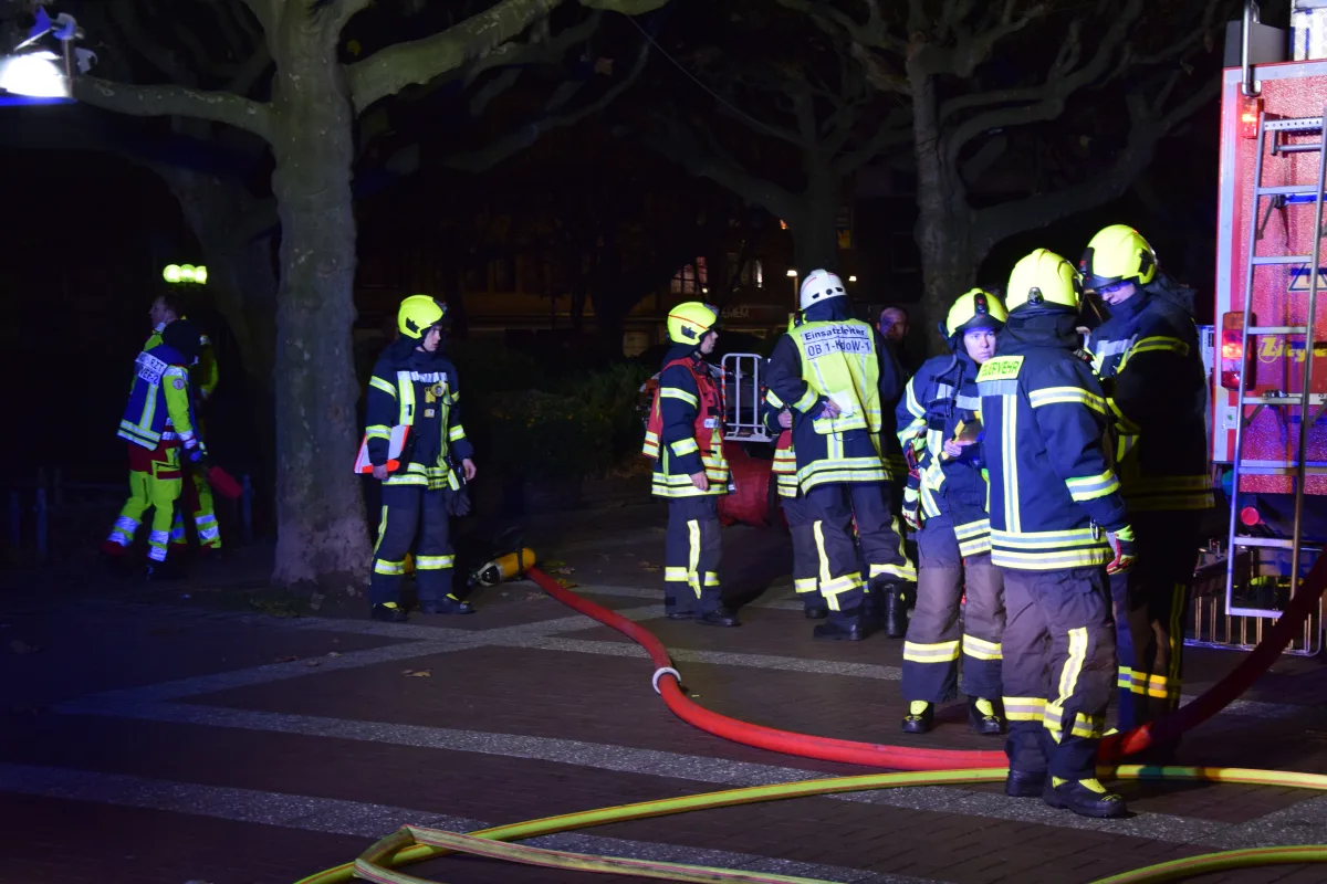 Oberhausen – Parallele Brandereignisse beschäftigen Feuerwehr in den frühen Morgenstunden