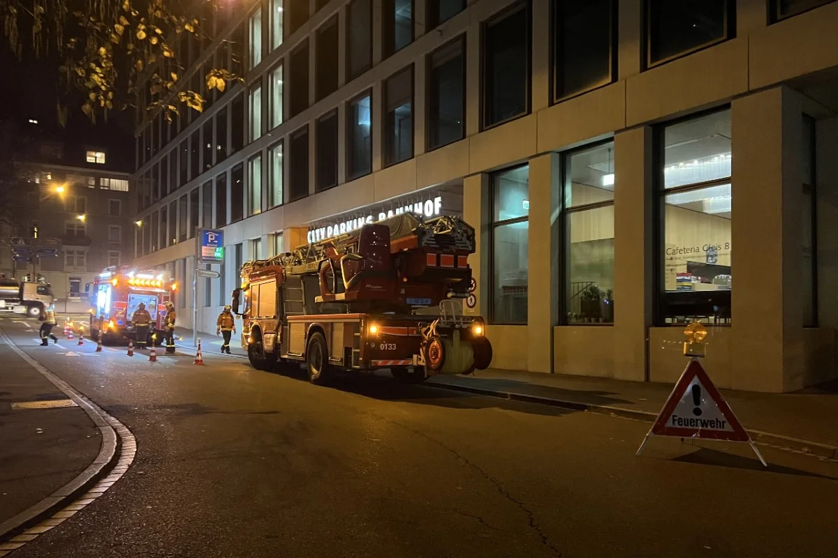 St. Gallen - Autos in Tiefgarage angezündet