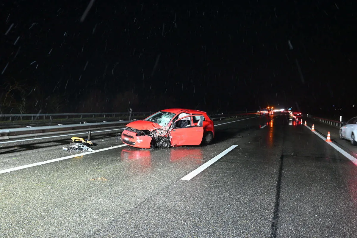 A1 Henau SG – Geisterfahrerin verursacht heftige Frontalkollision