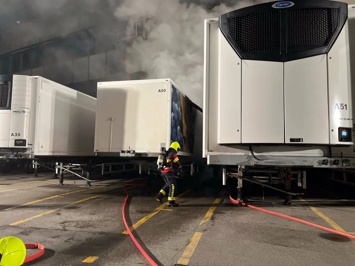 Gossau SG – Brand eines Kühlanhängers