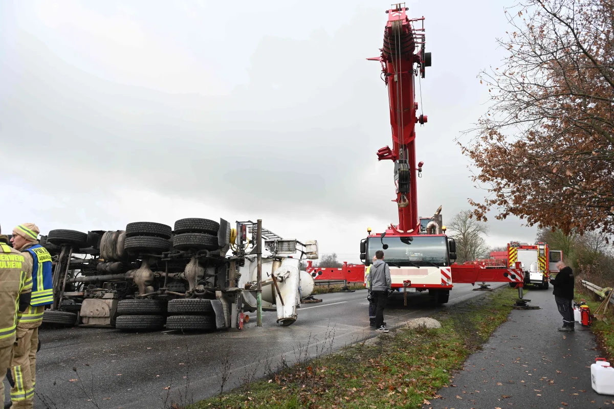 Pulheim – Betonmischer umgekippt