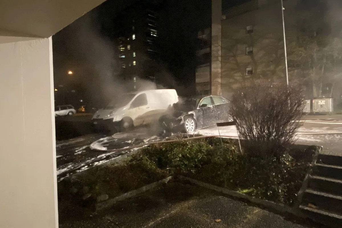 Pratteln BL - Auto geht am Rankackerweg in Flammen auf