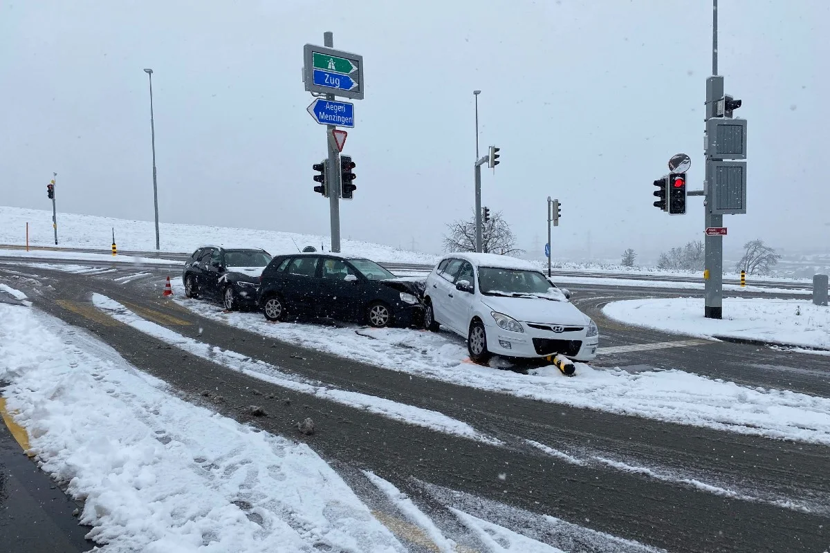 Kanton Zug - Wintereinbruch sorgt für Verkehrsunfälle und verletzte Personen
