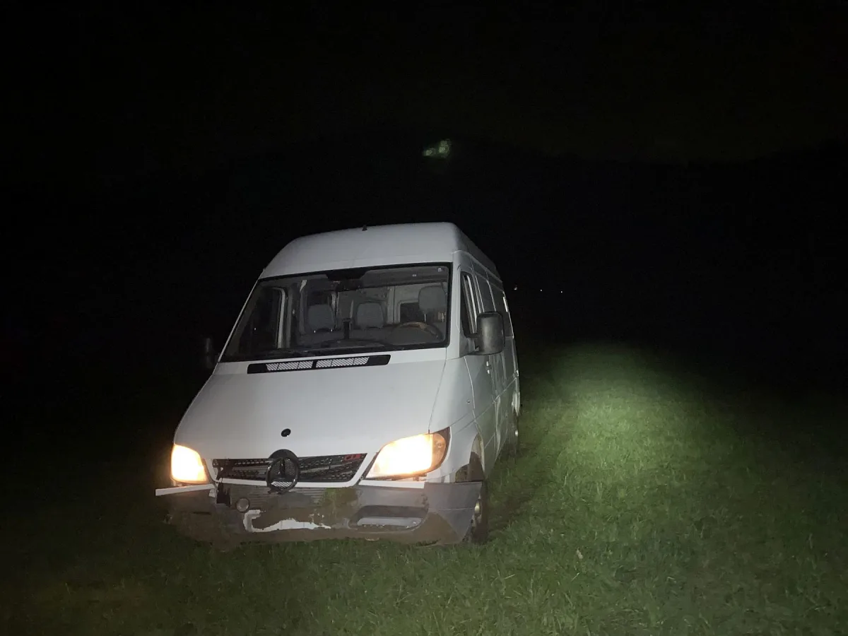 Buus BL – Fahrerflucht nach Selbstunfall mit Lieferwagen – die Polizei sucht Zeugen