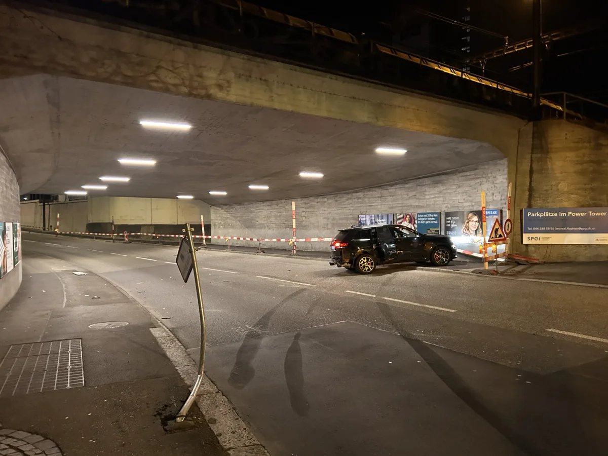Baden AG – SUV zu stark beschleunigt und in Tunnelwand geprallt