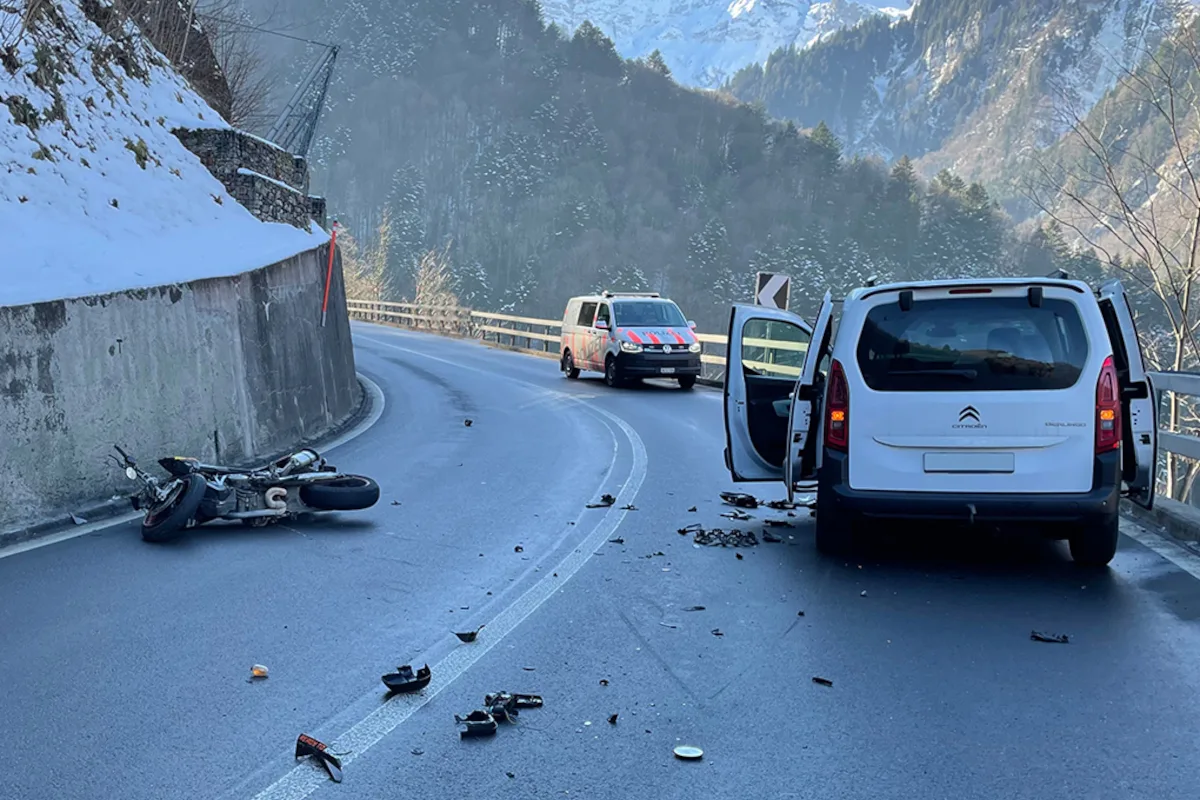 Schwerer Verkehrsunfall in Engelberg OW – Motorradlenker schwer verletzt