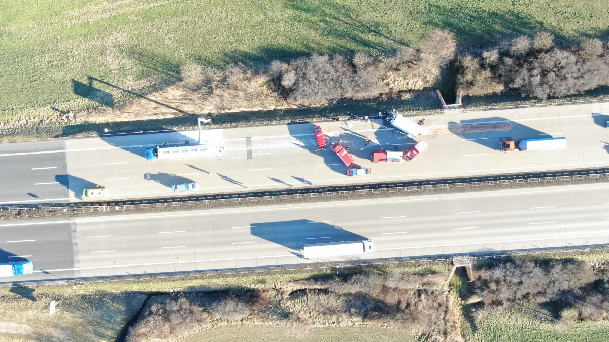 Tragischer Unfall auf derA9 bei Droyßig – Schwerer LKW-Unfall, eine Person tödlich verletzt