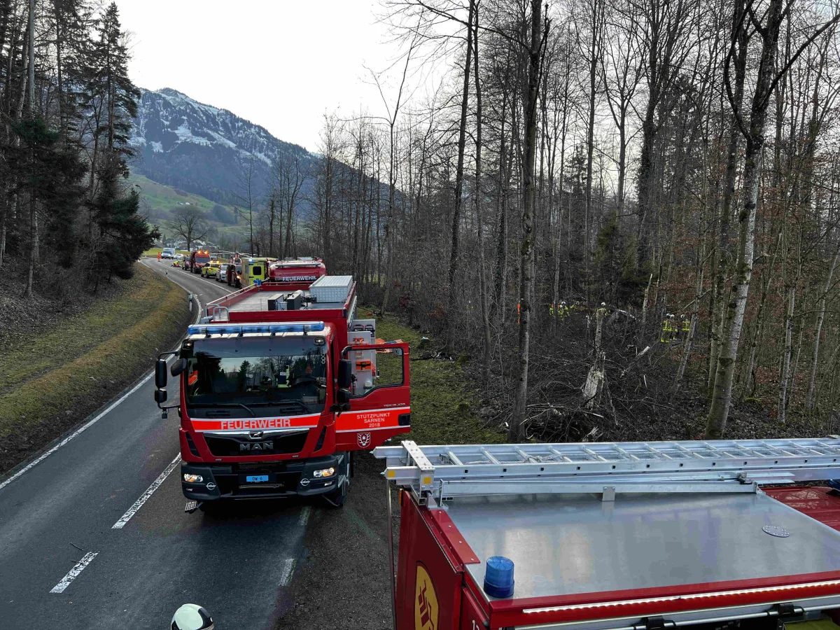 Kerns OW – Heftiger Selbstunfall fordert schwer verletzten Fahrzeuglenker