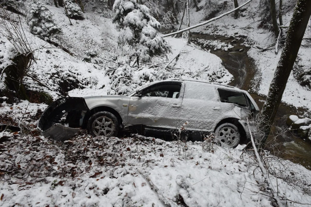 Kanton Luzern - Mehrere Verkehrsunfälle auf schneebedeckten Strassen