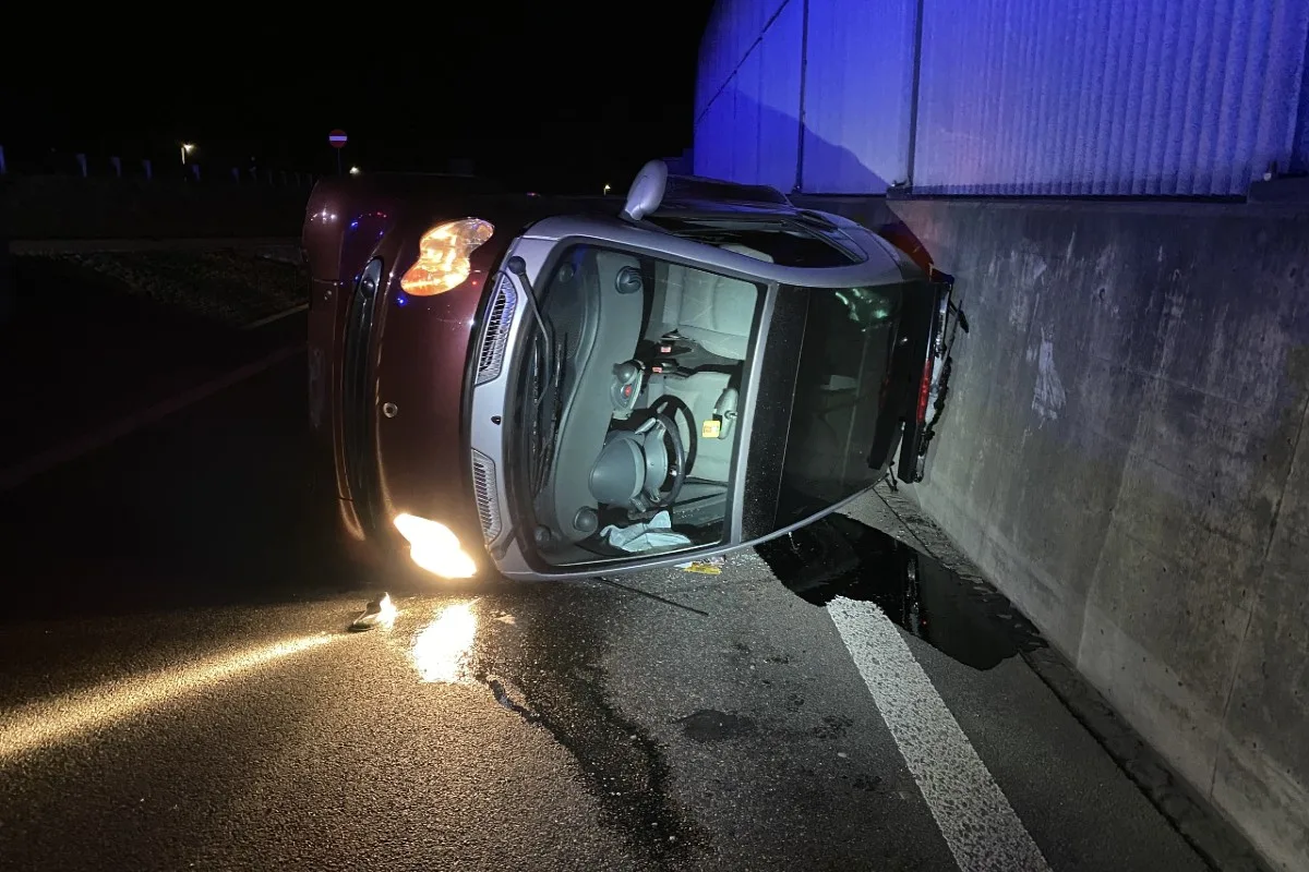 Neuenhof AG - Smart nach Kollision umgekippt