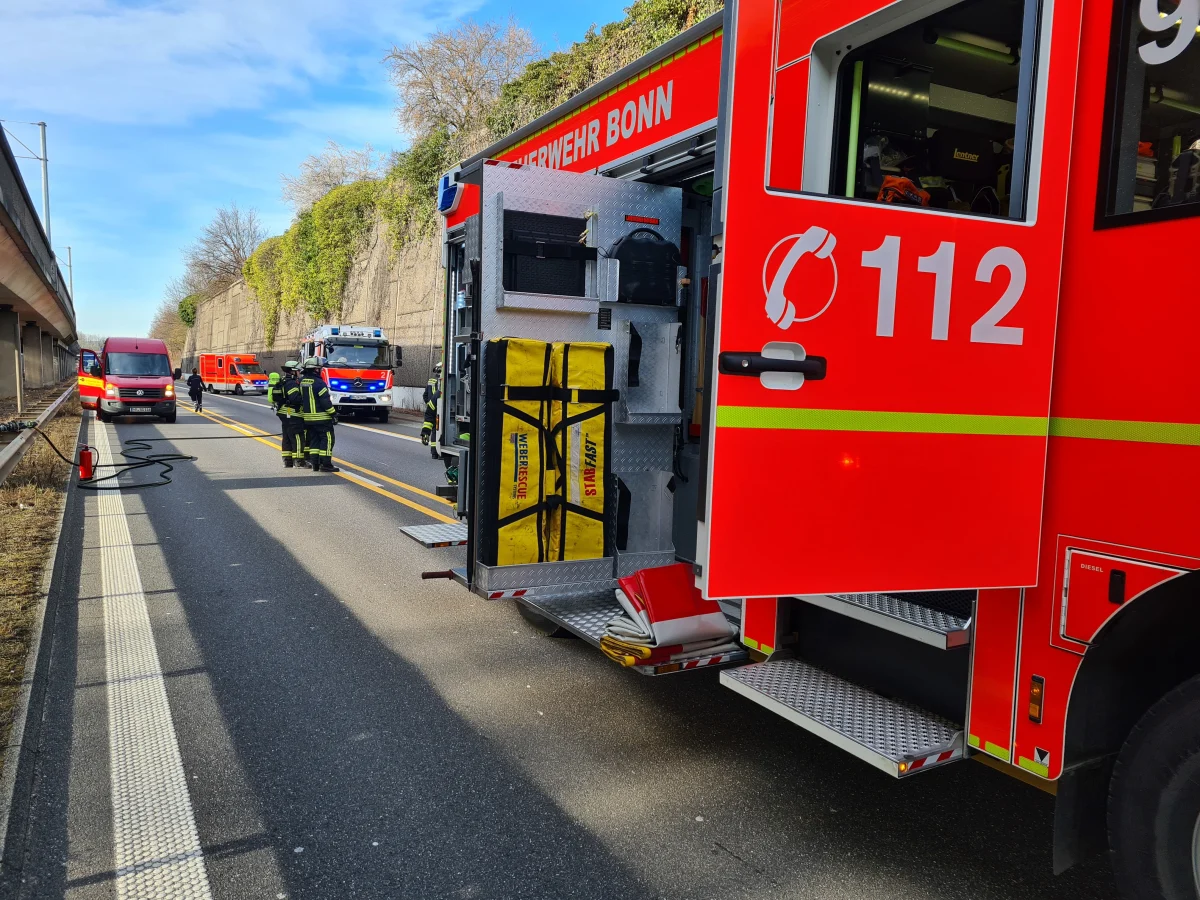 Bonn-Oberkassel: Schwerer Unfall im Tunnelbereich der B42 - Eine Person verletzt