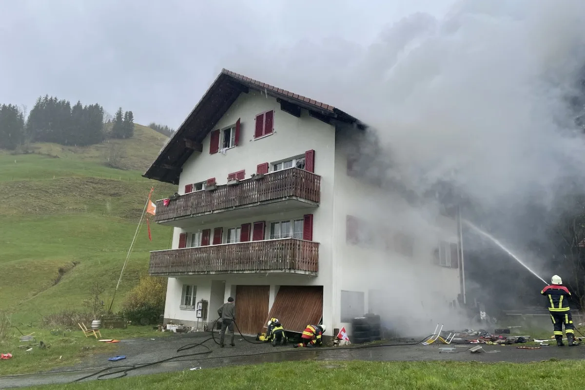 Alpthal SZ - Wohnhaus nach Brand nicht mehr bewohnbar