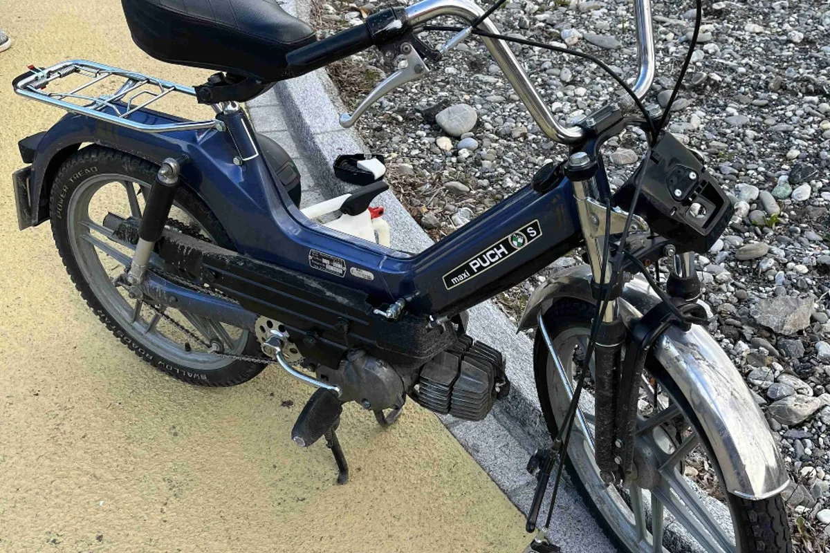 Glück im Unglück in Sennwald SG - Unfall zwischen Mofa und Linienbus endet nur mit einem eher leichtverletzten Jugendlichen