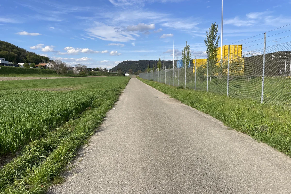 Brugg AG - Mann verliert die Kontrolle über E-Scooter und stürzt 