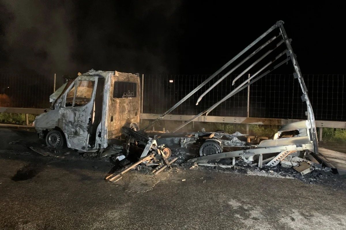 Gunzgen SO - Lieferwagen brennt auf der A1 komplett aus 