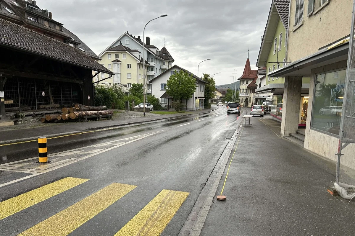 Unfall in Menziken AG - Fussgängerin wird von Auto erfasst