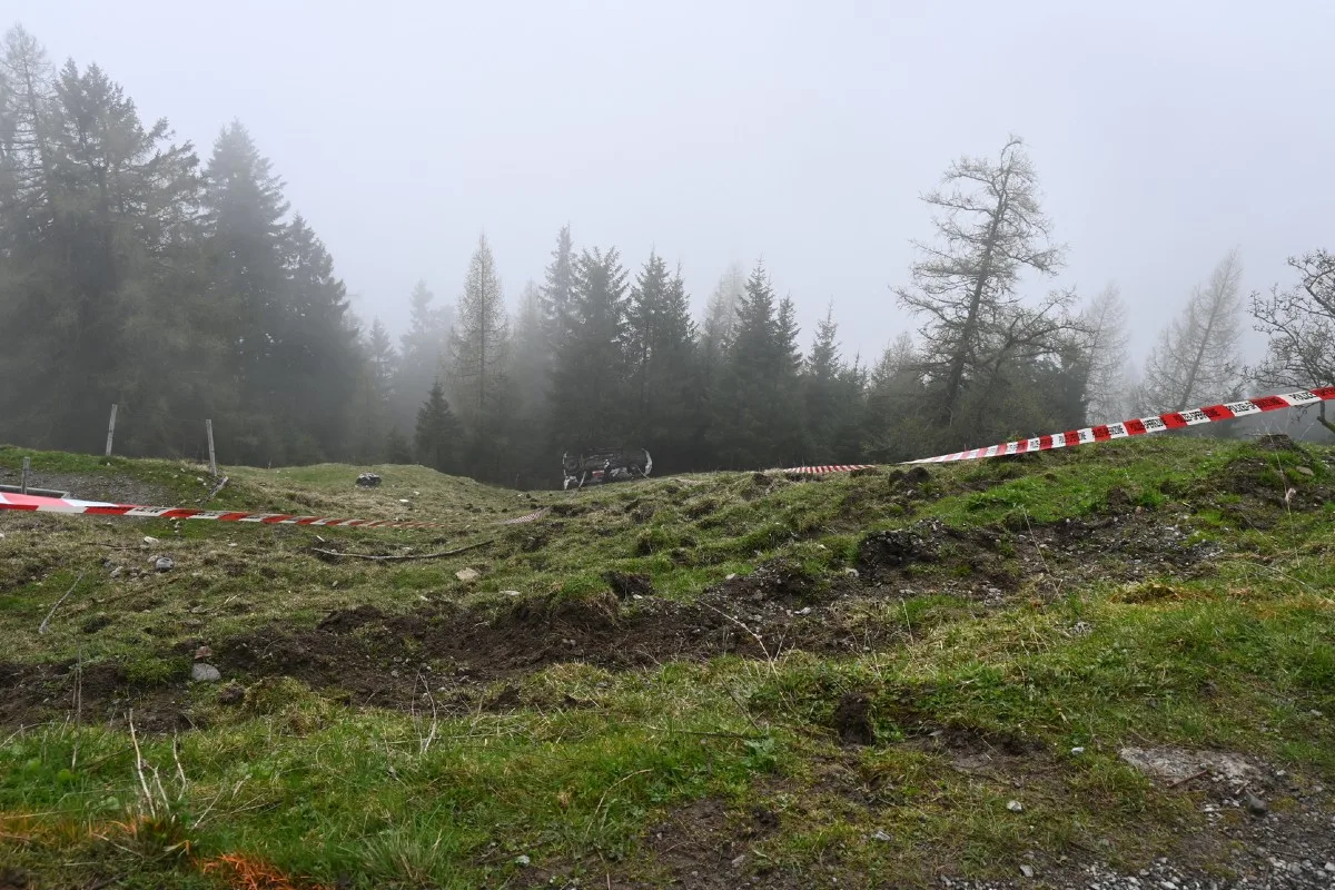 Unfall Triesenberg FL - Geländewagen kommt von der Strasse ab und überschlägt sich mehrmals