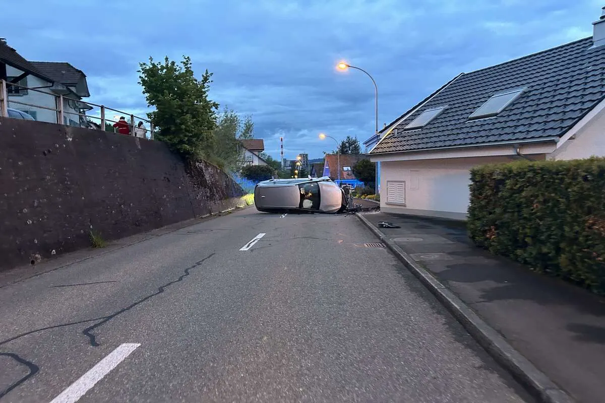 Auenstein AG - Heftiger Unfall aufgrund von Schlaf am Steuer 