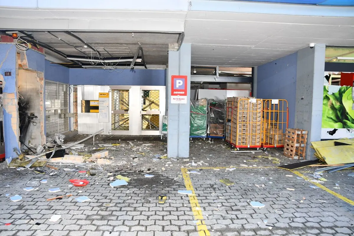 Dottikon AG -  Sprengung eines Bankomats löst grossen Einsatz aus 