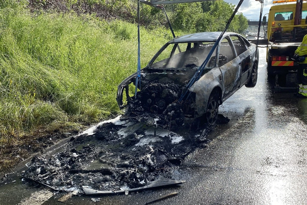 Pratteln BL - Verkehrsbehinderungen nach Brand von Audi auf A2