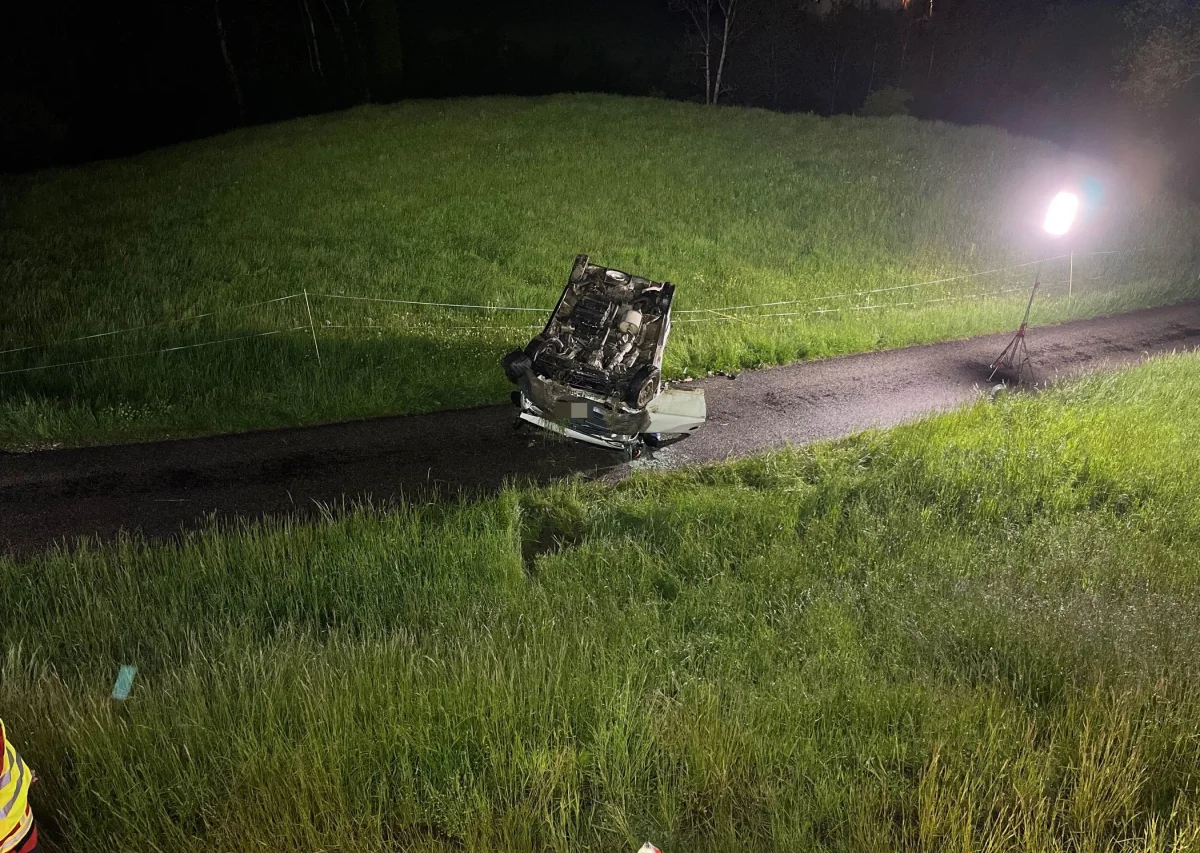 Unfall in Mümliswil SO - Lieferwagen überschlägt sich bei Selbstunfall
