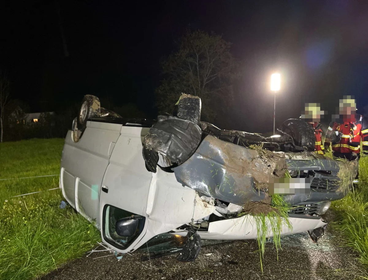 Unfall in Mümliswil SO - Lieferwagen überschlägt sich bei Selbstunfall