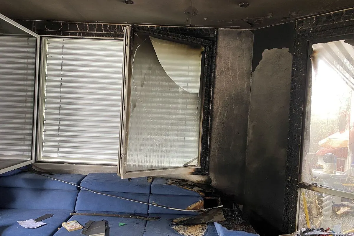 Zwingen BL - Feuerwehr muss Brand in einer Wohnung löschen 
