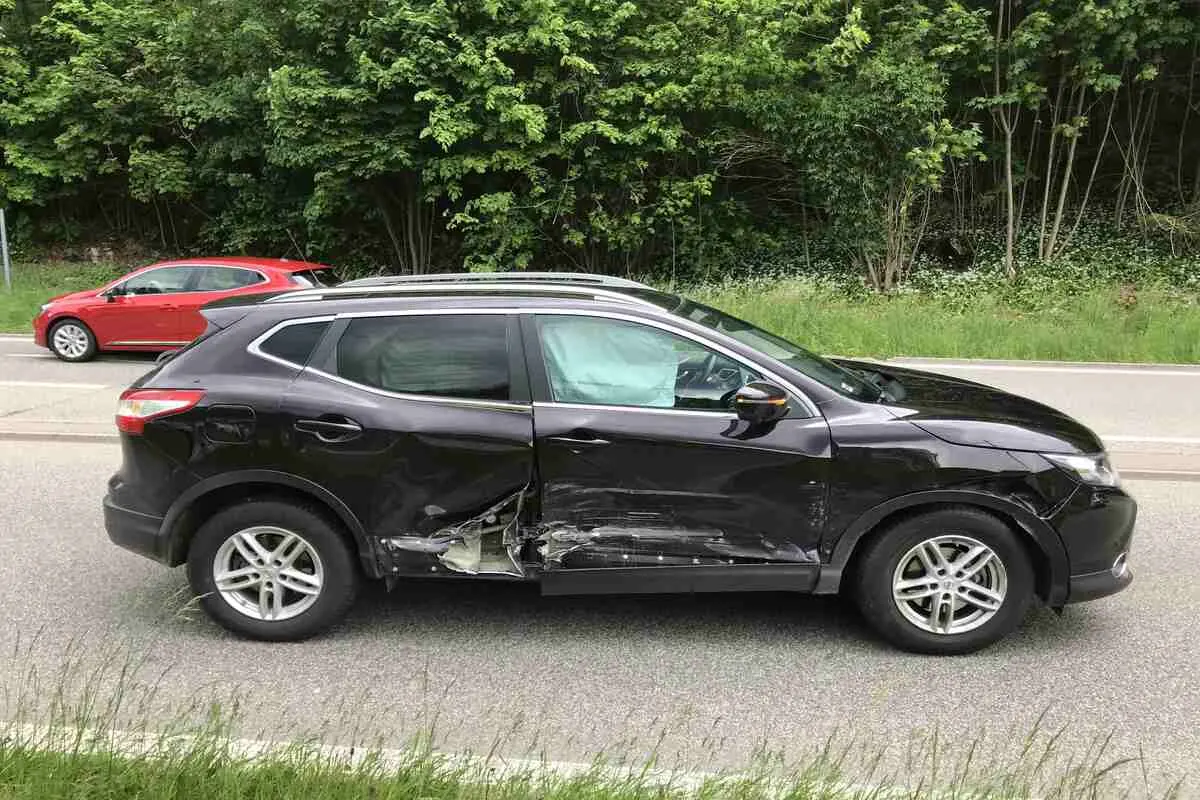 Oensingen SO - Missachtung der roten Ampel führt zu Unfall mit Strassensperre
