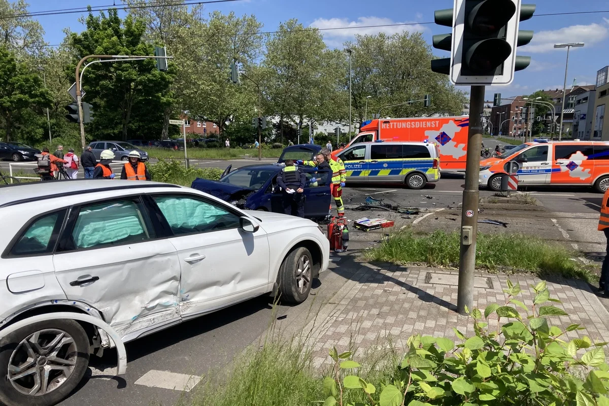 Hattingen - Verkehrsunfall mit zwei Verletzten 