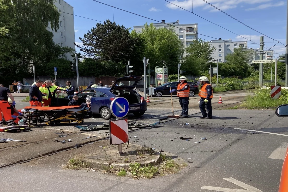 Hattingen - Verkehrsunfall mit zwei Verletzten 