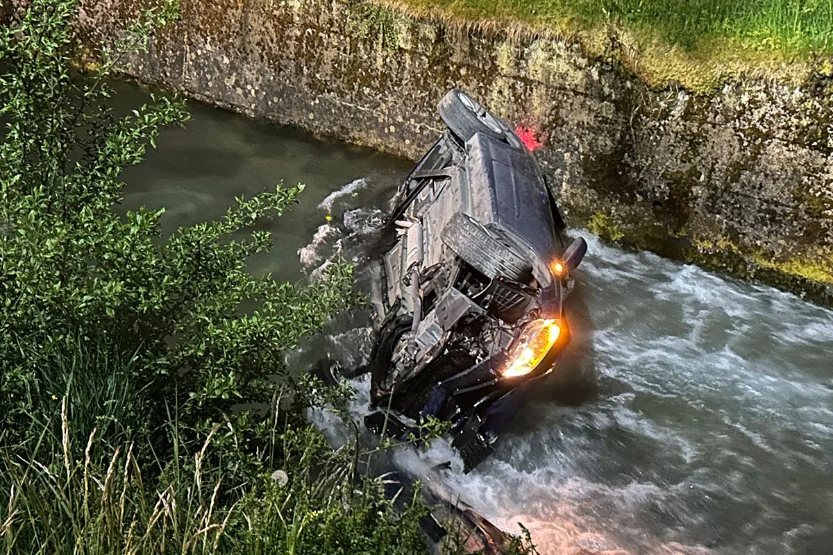 Unfall Engelberg OW - Beim Driften in den Dürrbach gelandet