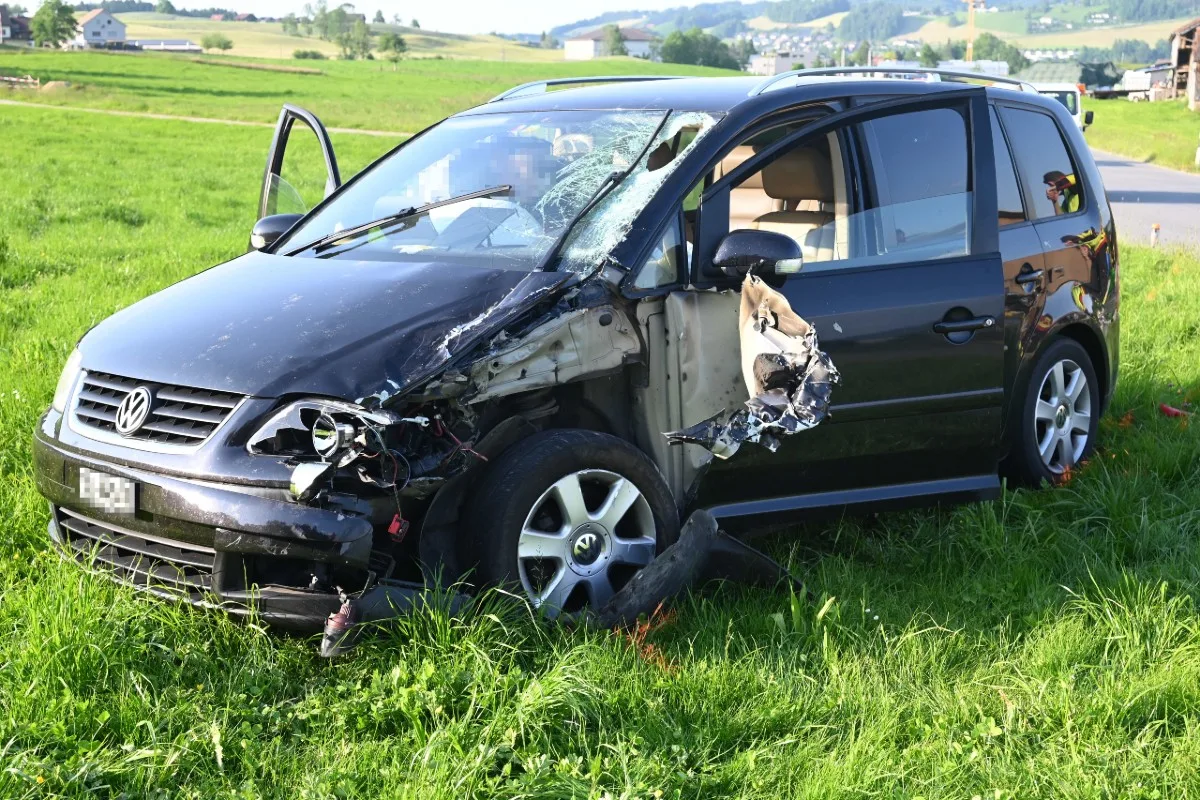  Lütisburg-Station SG -  Heftiger Unfall heute auf der Langenrainstrasse Frontalkollision