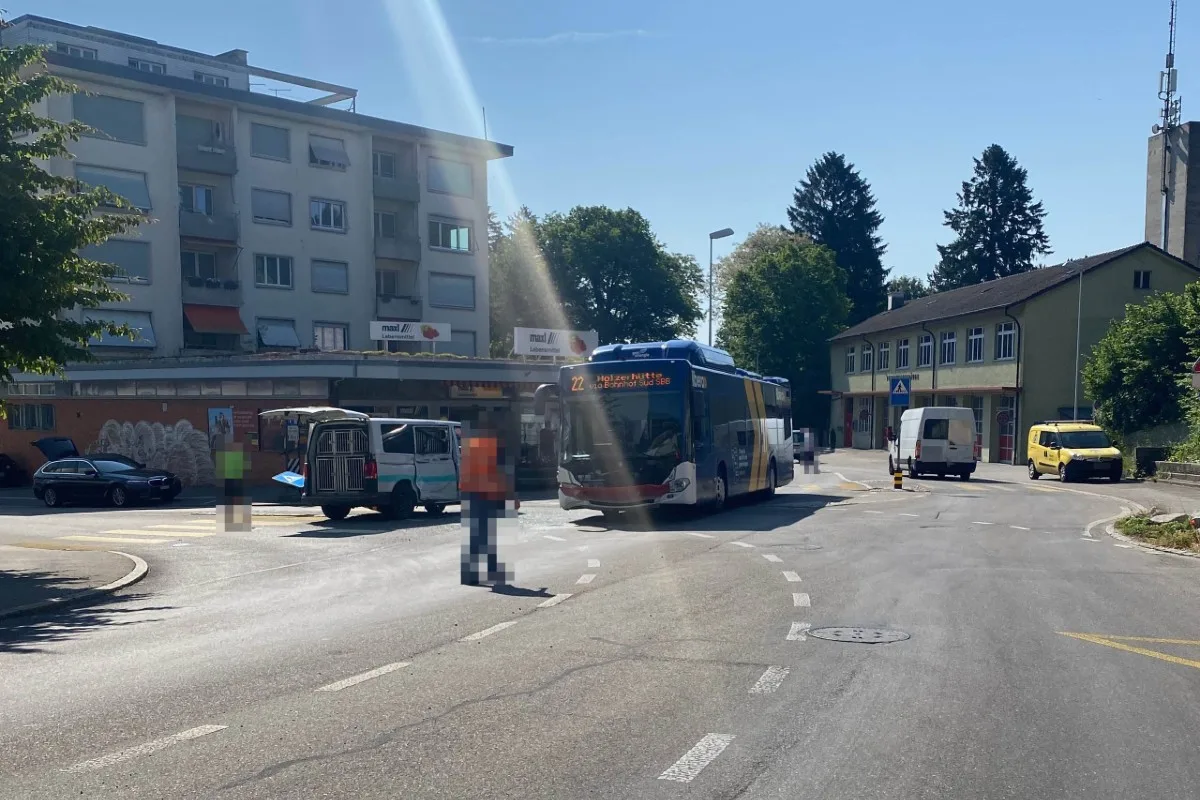 Unfall Grenchen SO - Kollision zwischen Lieferwagen und Linienbus 