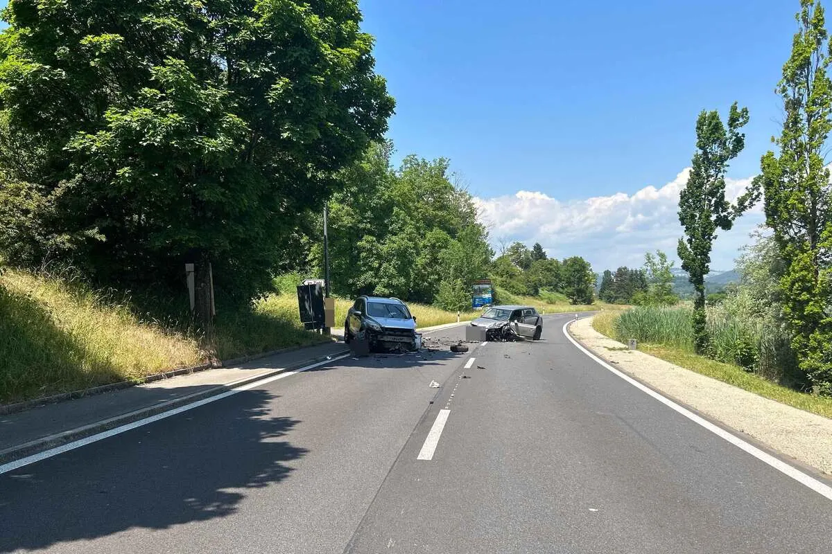 Unfall gestern in Bad Zurzach AG - Frontalkollision mit einem Verletzten 