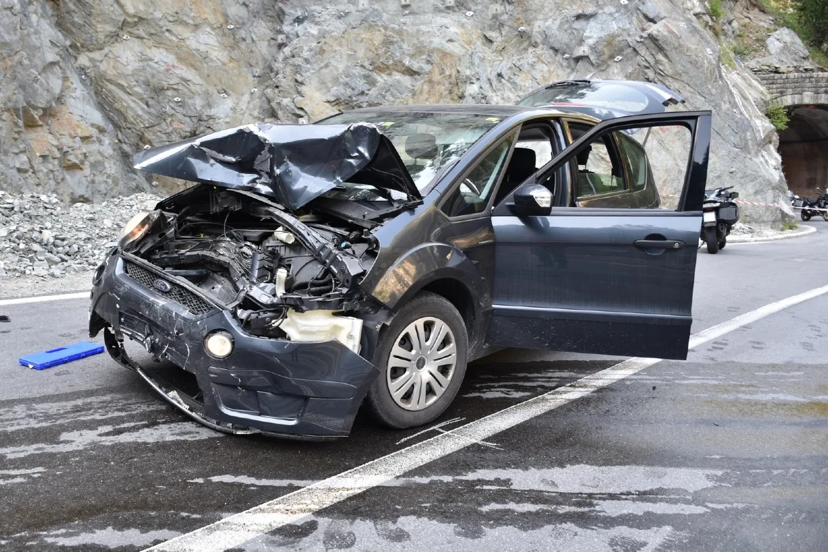 Drama in Curaglia GR - Motorradfahrer nach Kollision mit Auto tot