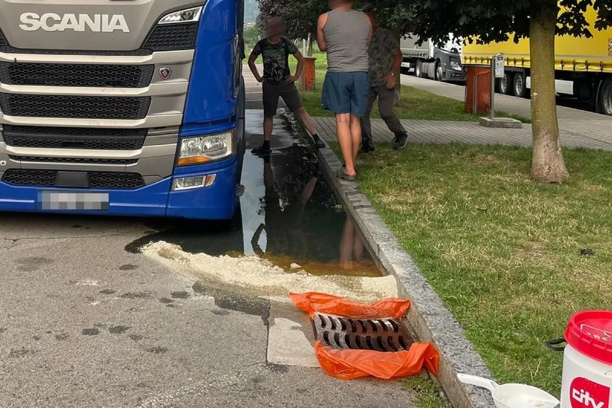 Unfall in San Vittore GR - Aufgerissener Treibstofftank führt zu geschlossener Raststätte
