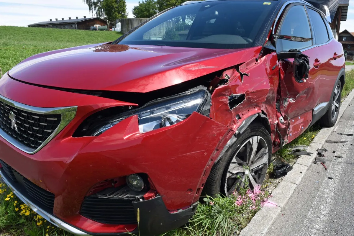 Unfall in Emmenbrücke LU - Kollision zwischen zwei Autos – eine 78-jährige Person leicht verletzt