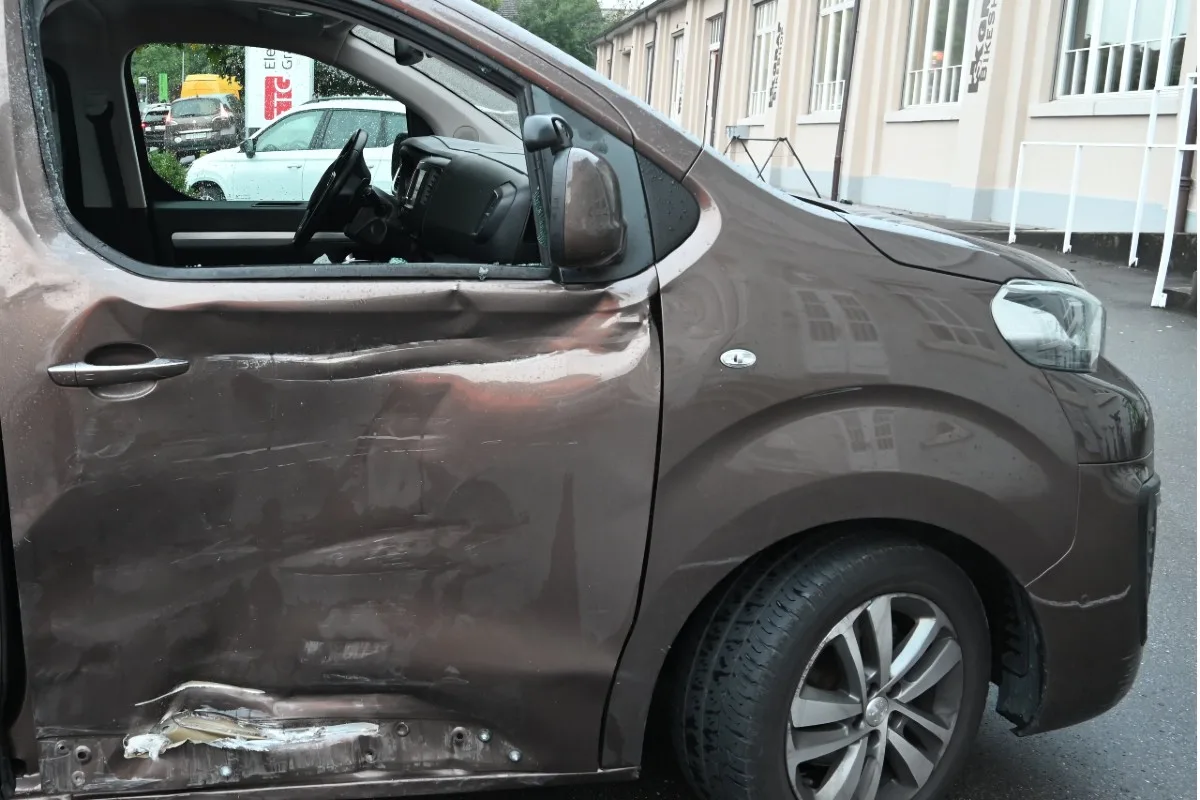 Regaeinsatz in Lüchingen SG - Unfall zwischen Motorrad und Auto