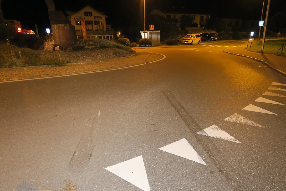Fahrerflucht nach Verkehrsunfall in Näfels GL 