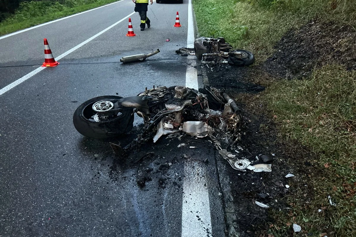 Glashütten AG - Zwei Motorräder fangen nach Kollision Feuer