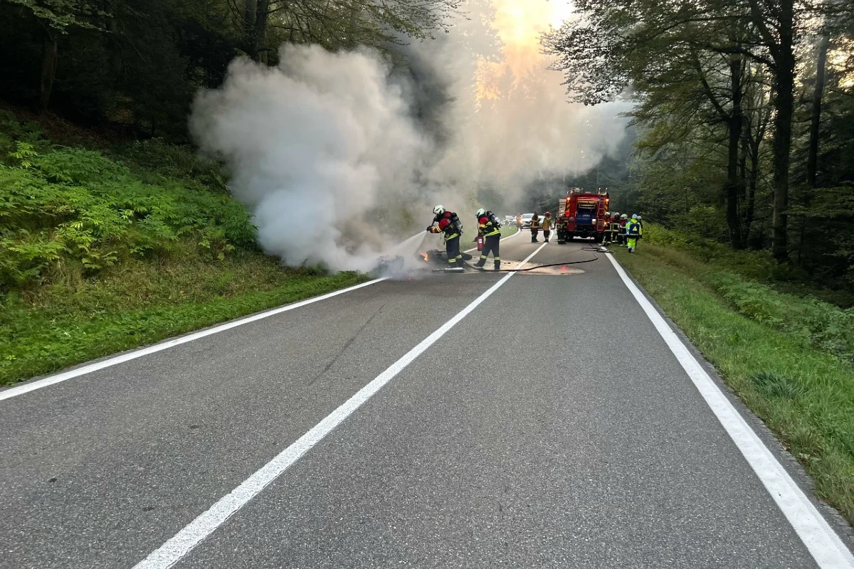 Glashütten AG - Zwei Motorräder fangen nach Kollision Feuer