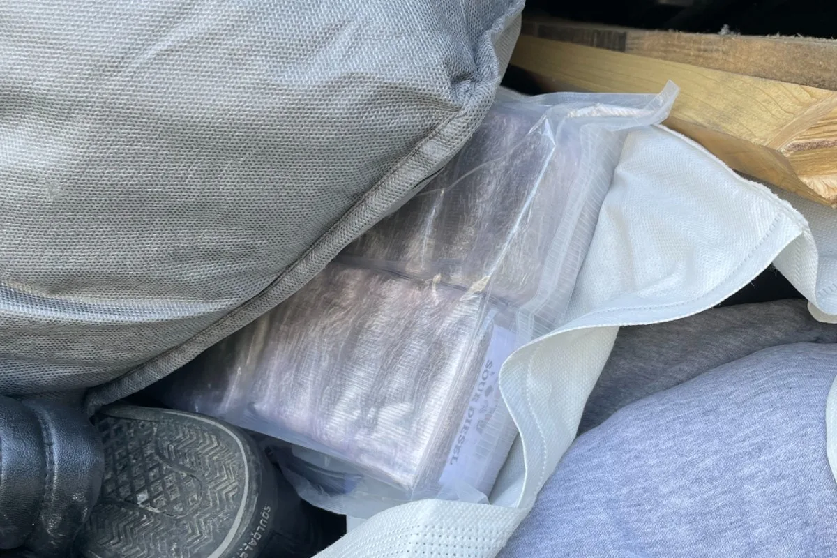 Kontrolle  Basel/St. Louis-Autobahn - LKW-Aussenfach enthielt 35 Kilogramm Haschisch