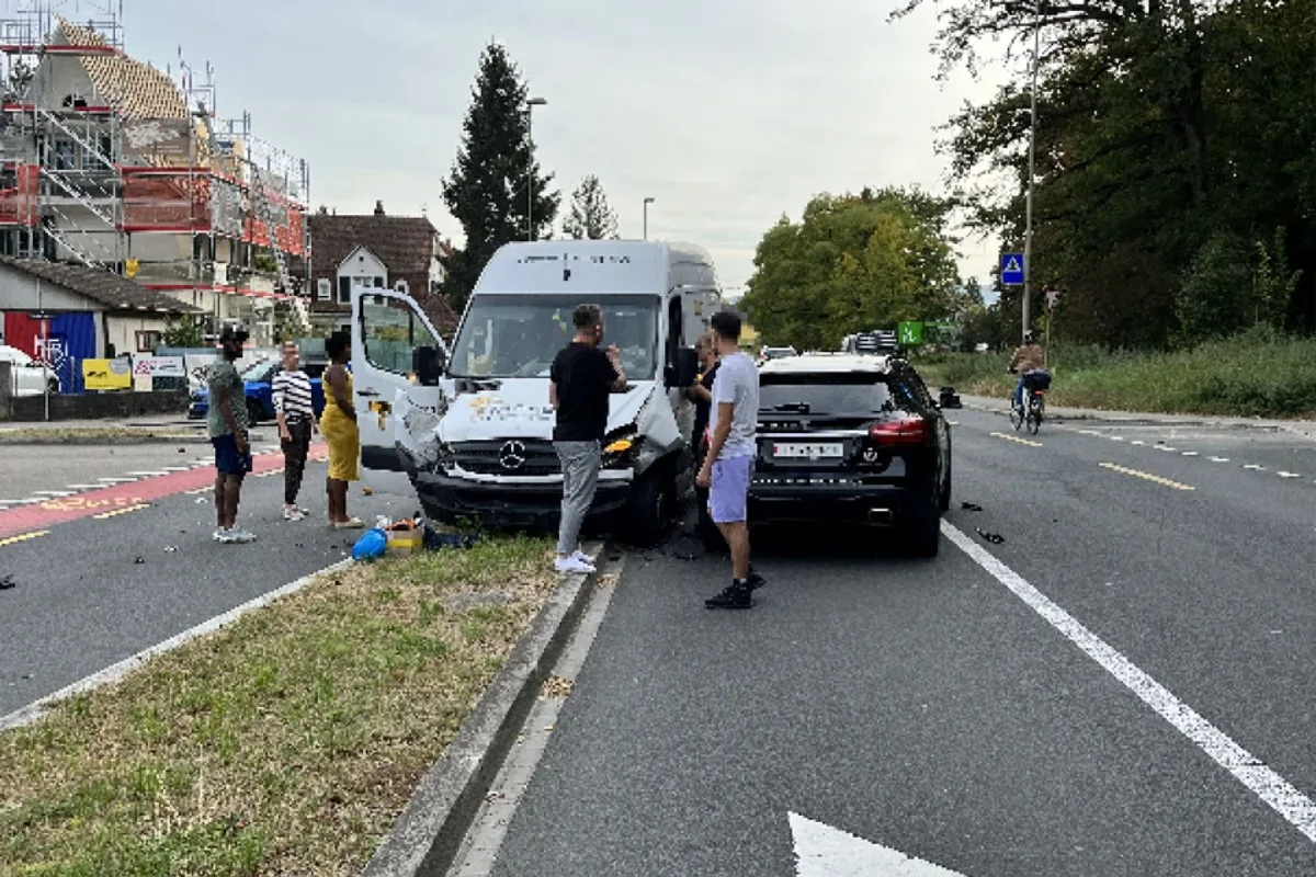 Münchenstein BL - Beim Unfall wurde auch eine Radaranlage komplett zerstört
