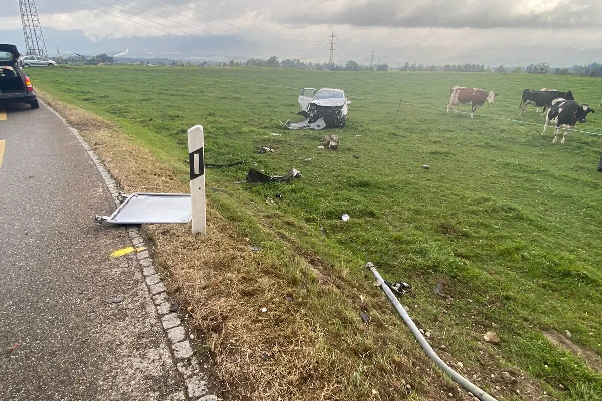Subingen SO - Auto überschlägt sich bei Unfall