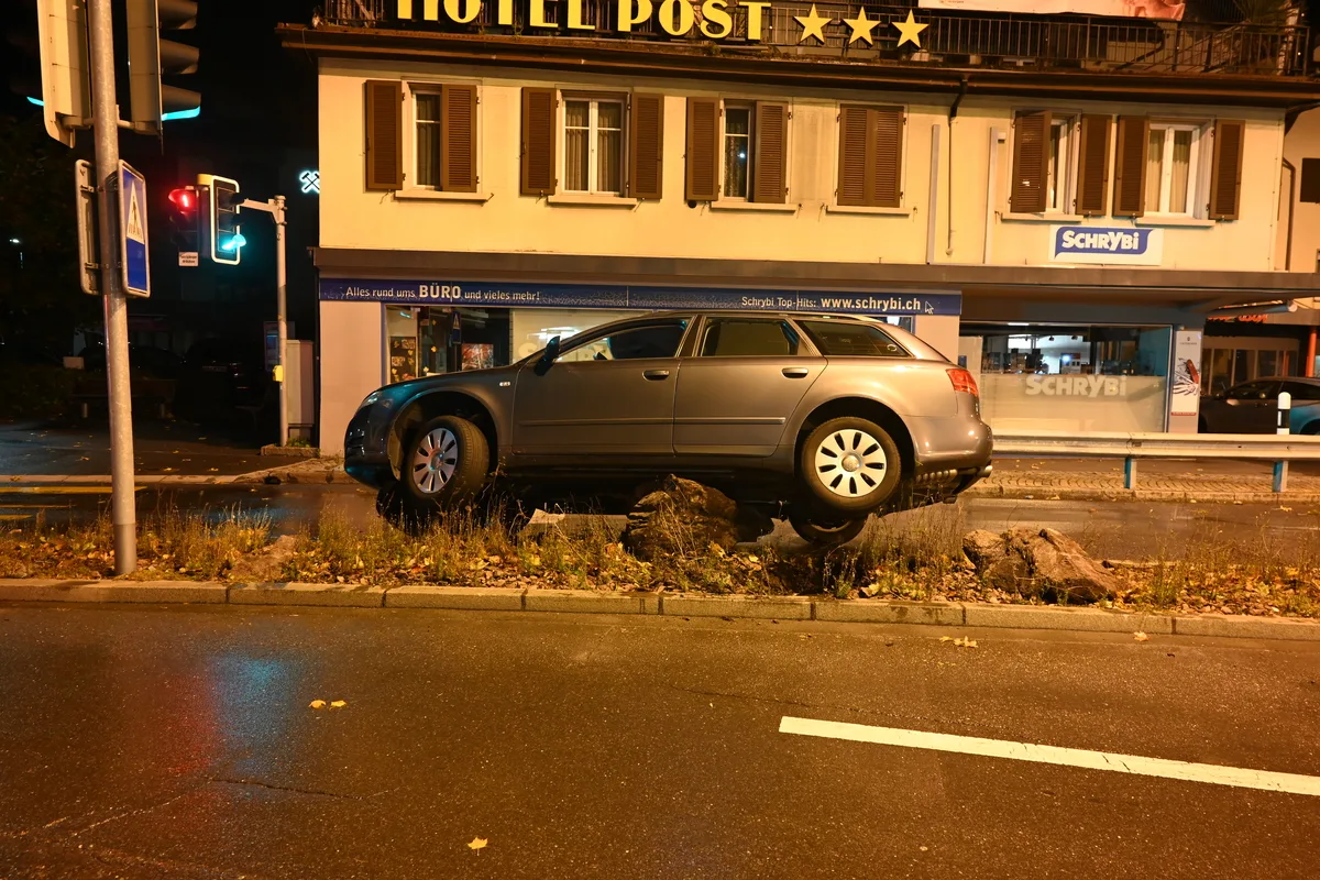 Sargans SG - Autofahrer verunfallt in alkoholisiertem Zustand 