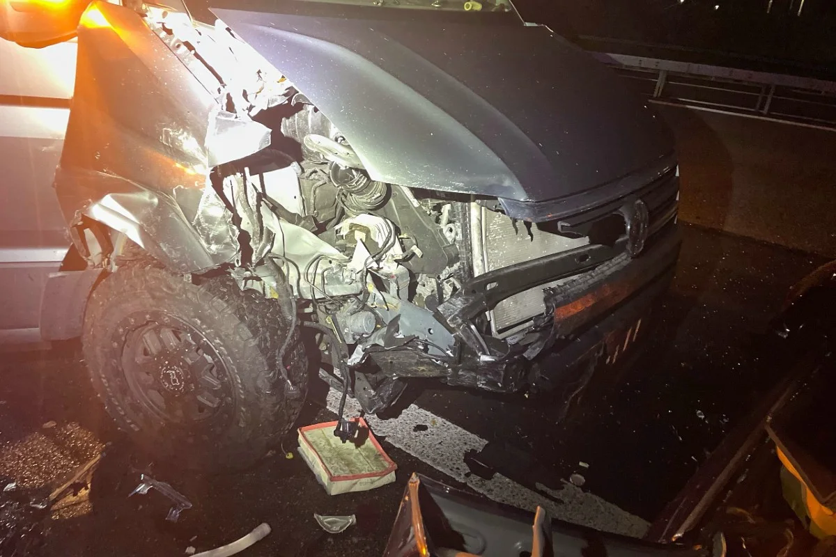 Spreitenbach AG - Mit leerem Tank auf der A1 stehengeblieben und Unfall verursacht