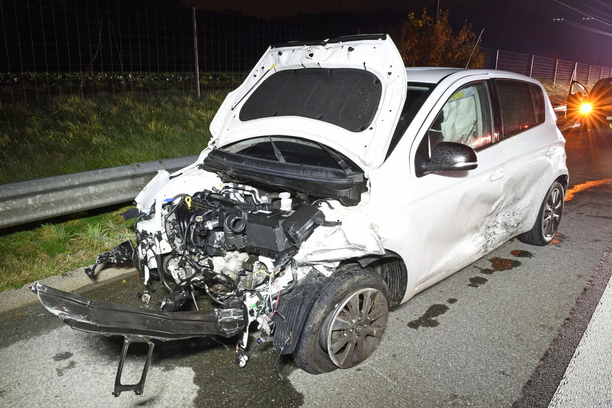 Reiden LU - Sperrung der A2 nach Unfall mit mehreren Autos