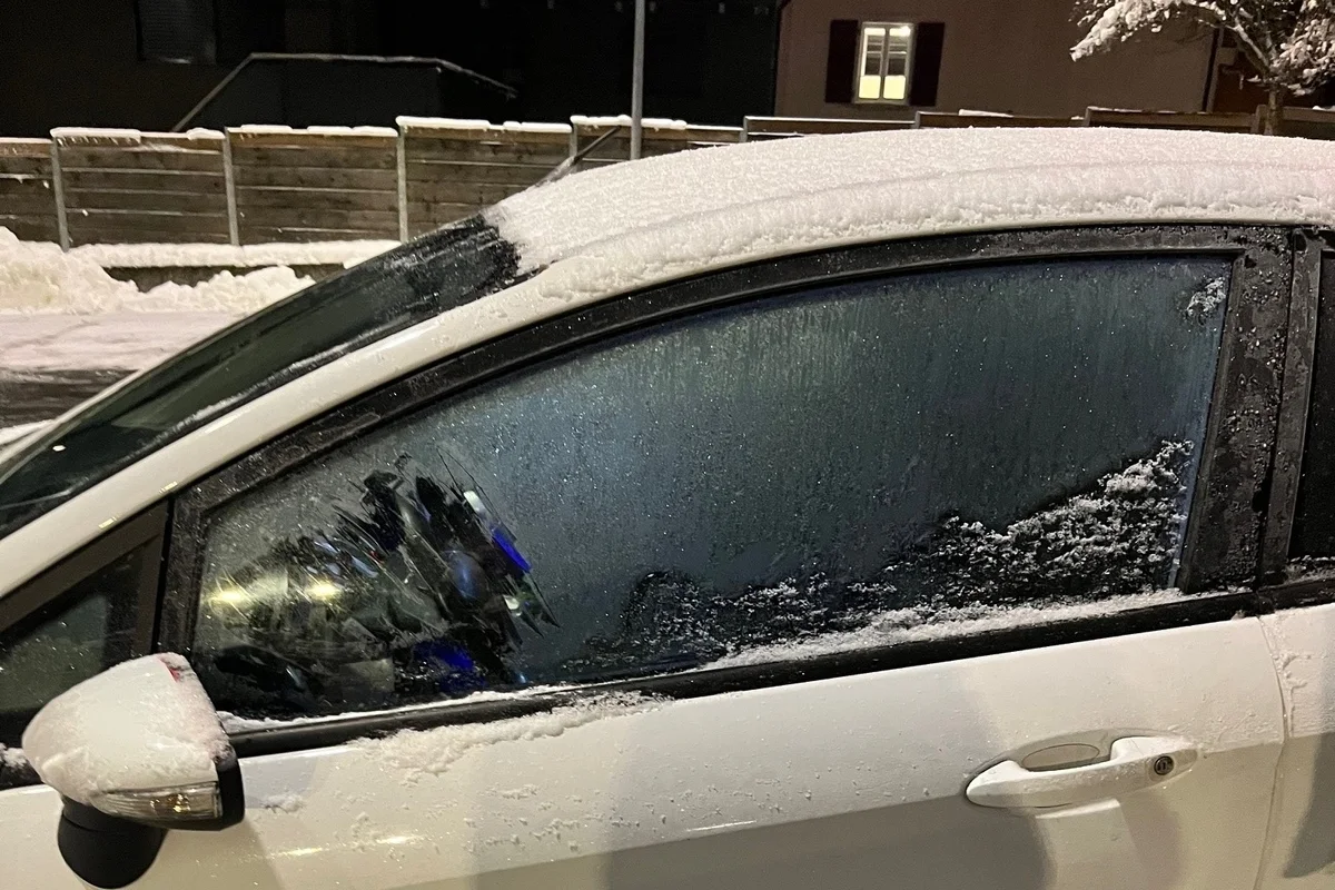 Kanton St. Gallen - Autoscheiben nicht genug von Eis oder Schnee befreit